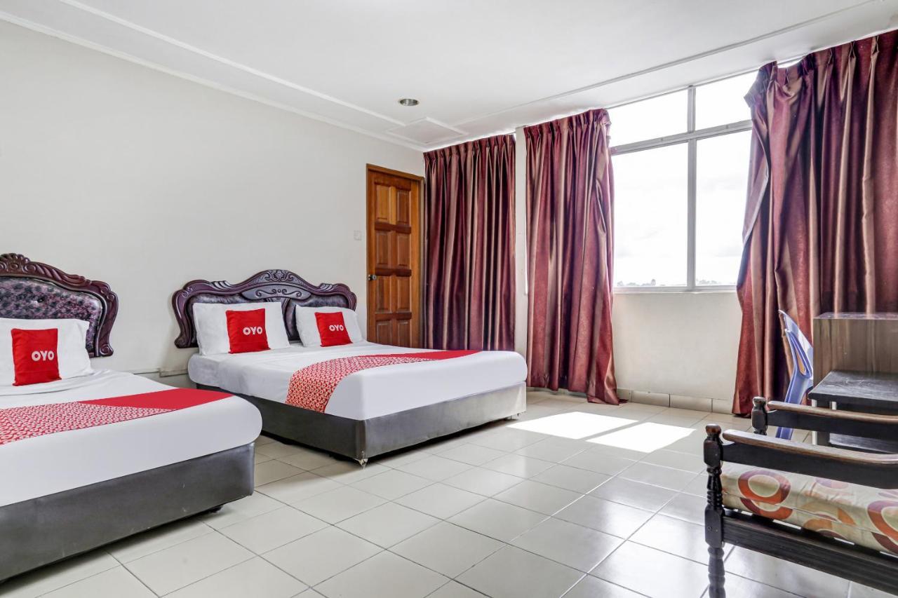 Oyo 90376 Centre Point Hotel Limbang Esterno foto