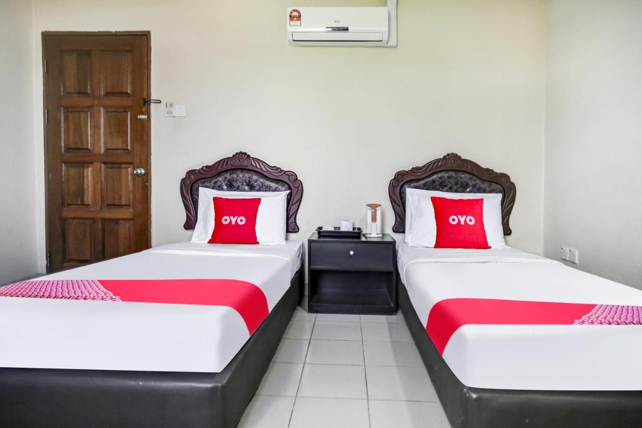 Oyo 90376 Centre Point Hotel Limbang Esterno foto
