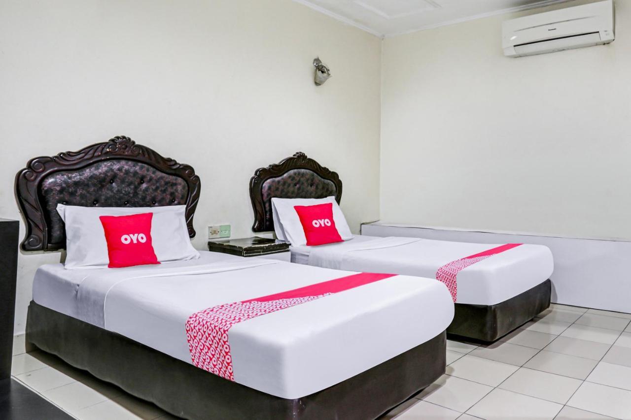 Oyo 90376 Centre Point Hotel Limbang Esterno foto