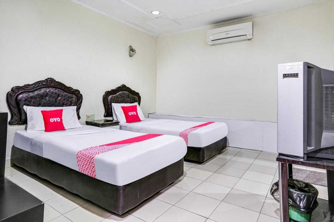 Oyo 90376 Centre Point Hotel Limbang Esterno foto