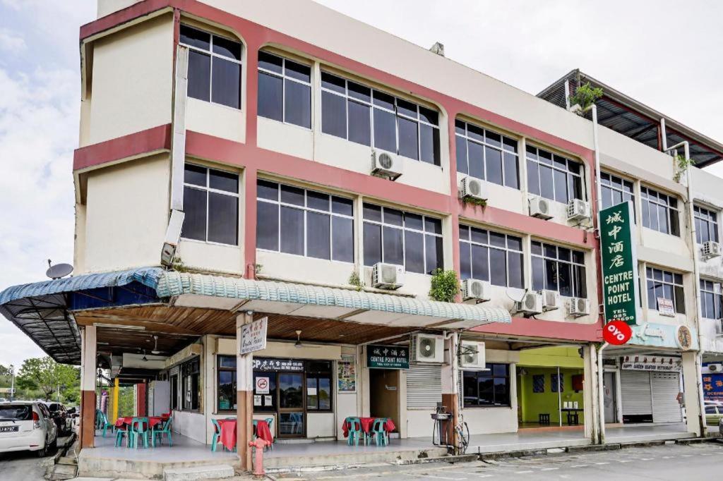 Oyo 90376 Centre Point Hotel Limbang Esterno foto