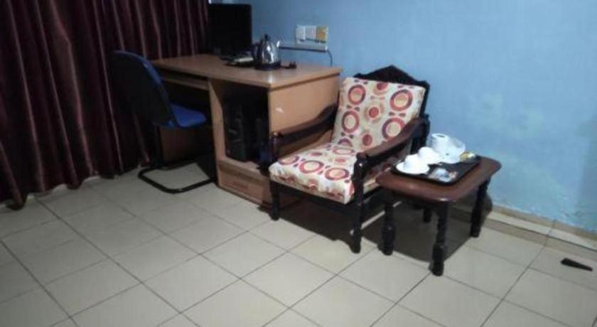 Oyo 90376 Centre Point Hotel Limbang Esterno foto