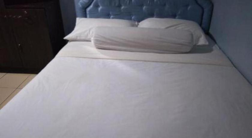 Oyo 90376 Centre Point Hotel Limbang Esterno foto