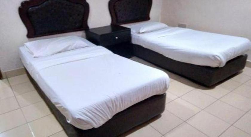 Oyo 90376 Centre Point Hotel Limbang Esterno foto