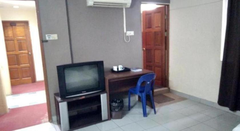 Oyo 90376 Centre Point Hotel Limbang Esterno foto