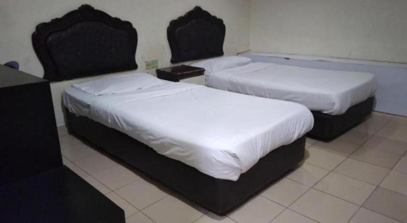 Oyo 90376 Centre Point Hotel Limbang Esterno foto
