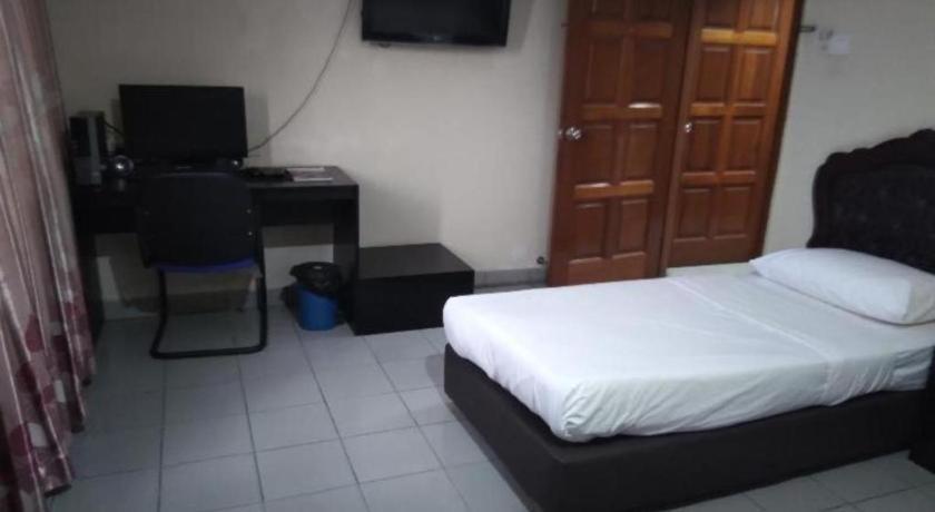 Oyo 90376 Centre Point Hotel Limbang Esterno foto
