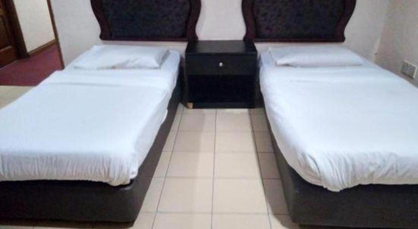 Oyo 90376 Centre Point Hotel Limbang Esterno foto