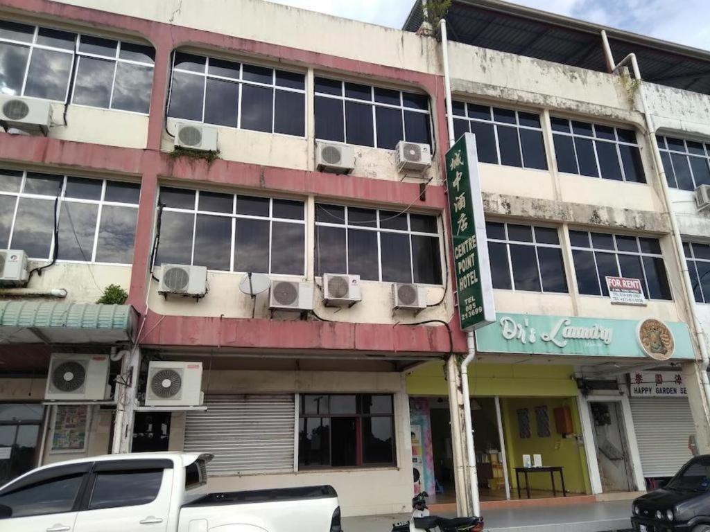 Oyo 90376 Centre Point Hotel Limbang Esterno foto