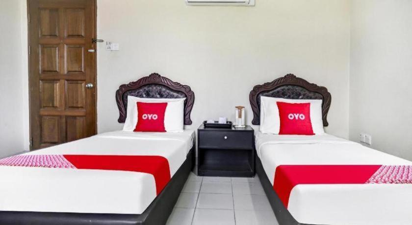 Oyo 90376 Centre Point Hotel Limbang Esterno foto
